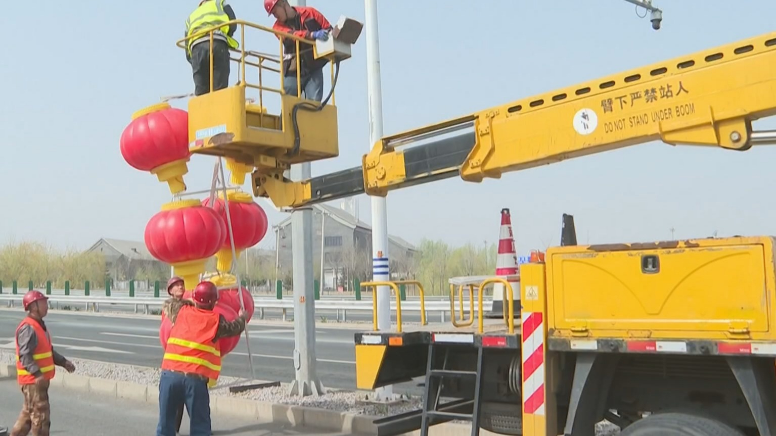 各区多部门联动应对大风天气 各区多部门联动应对大风天气