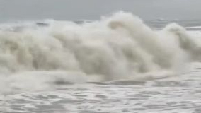 “巴威”登陆区域将现8米狂浪 警惕海水倒灌风险