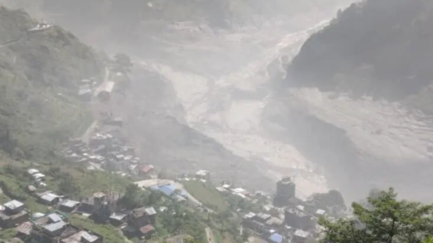 西藏吉隆县遭受泥石流灾害，国家消防救援局600余人赶赴现场救援