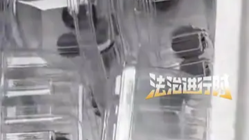 女子直播间买2斤蓝莓到手只有十几颗，拆开发现凑起来不到一盒