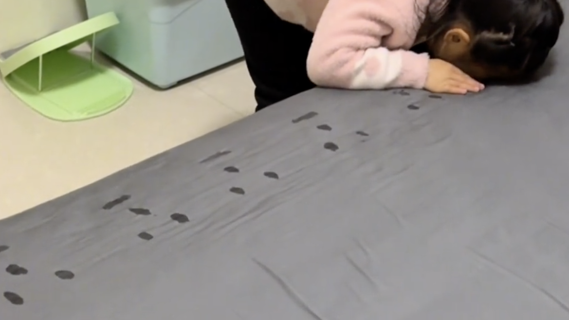 小孩姐哭的有鼻子有眼儿的