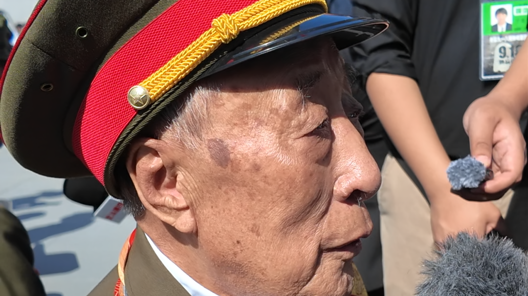 九一八不能忘！沈阳警示钟长鸣，九旬老兵动情吟唱松花江上