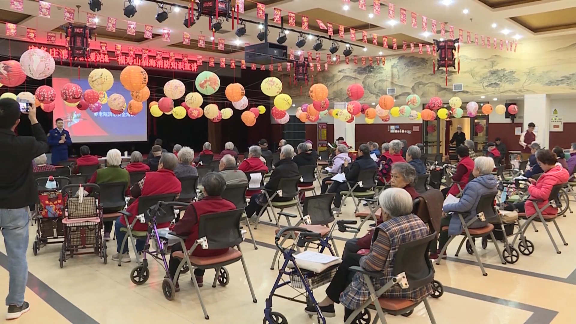 科普消防安全 情暖敬老院