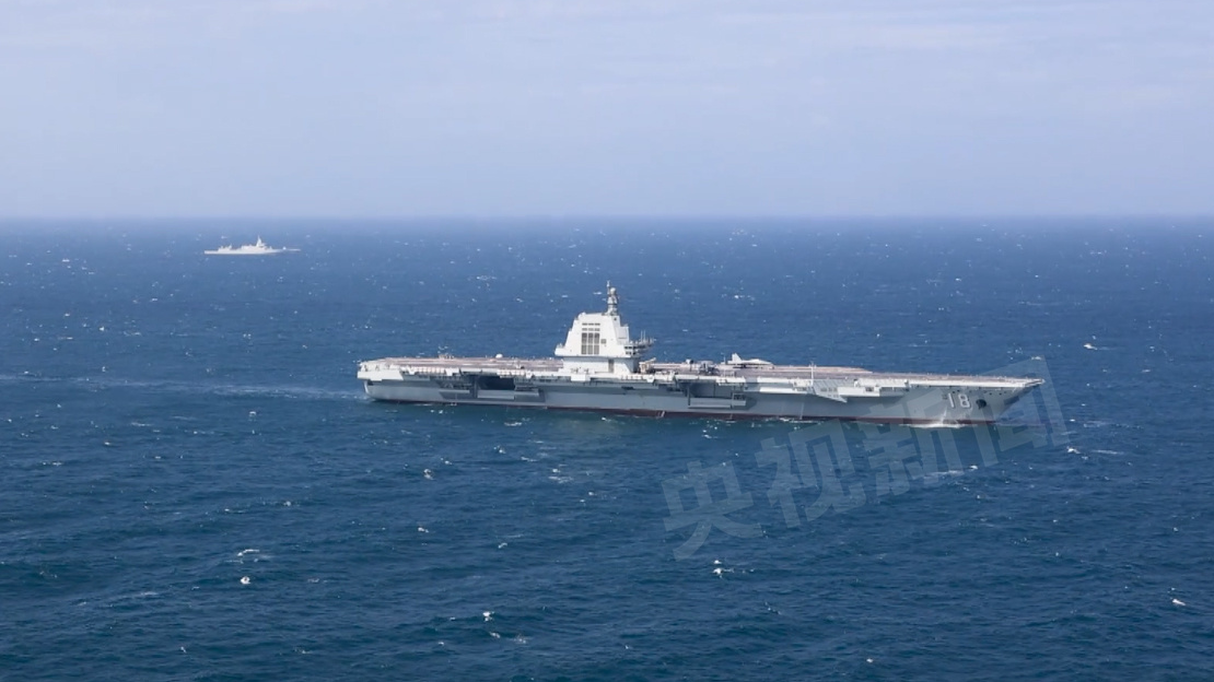 福建舰开展入列后首次海上实兵训练