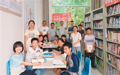快递站旁，有家“不卖书的书店”