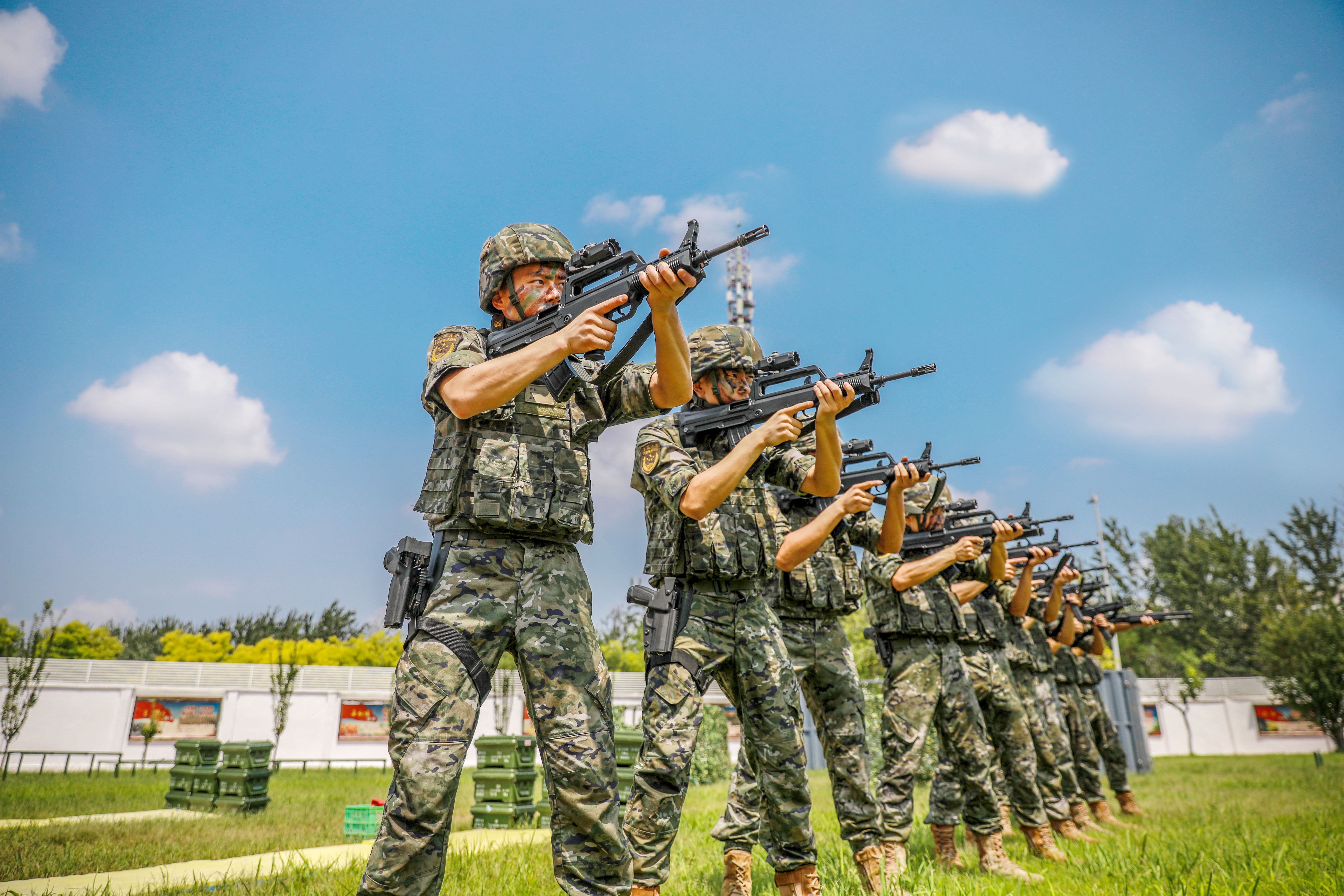 武装警察训练图片