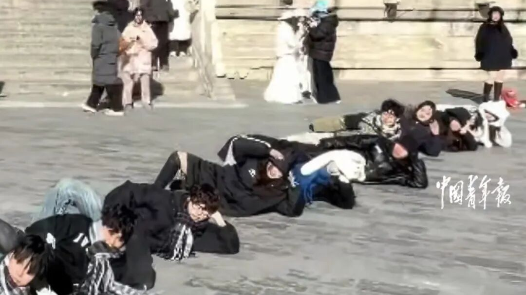 0帧起手,开团秒跟,天坛“躺拍”为何火上热搜? 0帧起手,开团秒跟,天坛“躺拍”为何火上热搜?