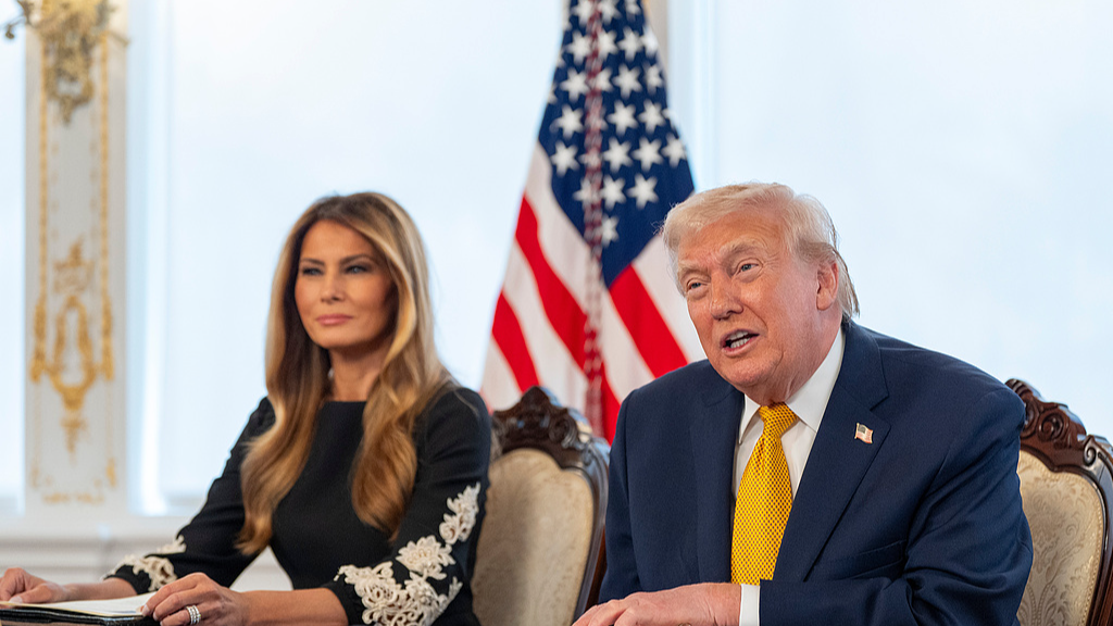 特朗普演讲时再夸妻子： 一个家里不能有两个明星！