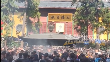 大年初五 杭州天下第一财神庙爆火,游客反映:一个小时走出去十米 大年初五 杭州天下第一财神庙爆火,游客反映:一个小时走出去十米