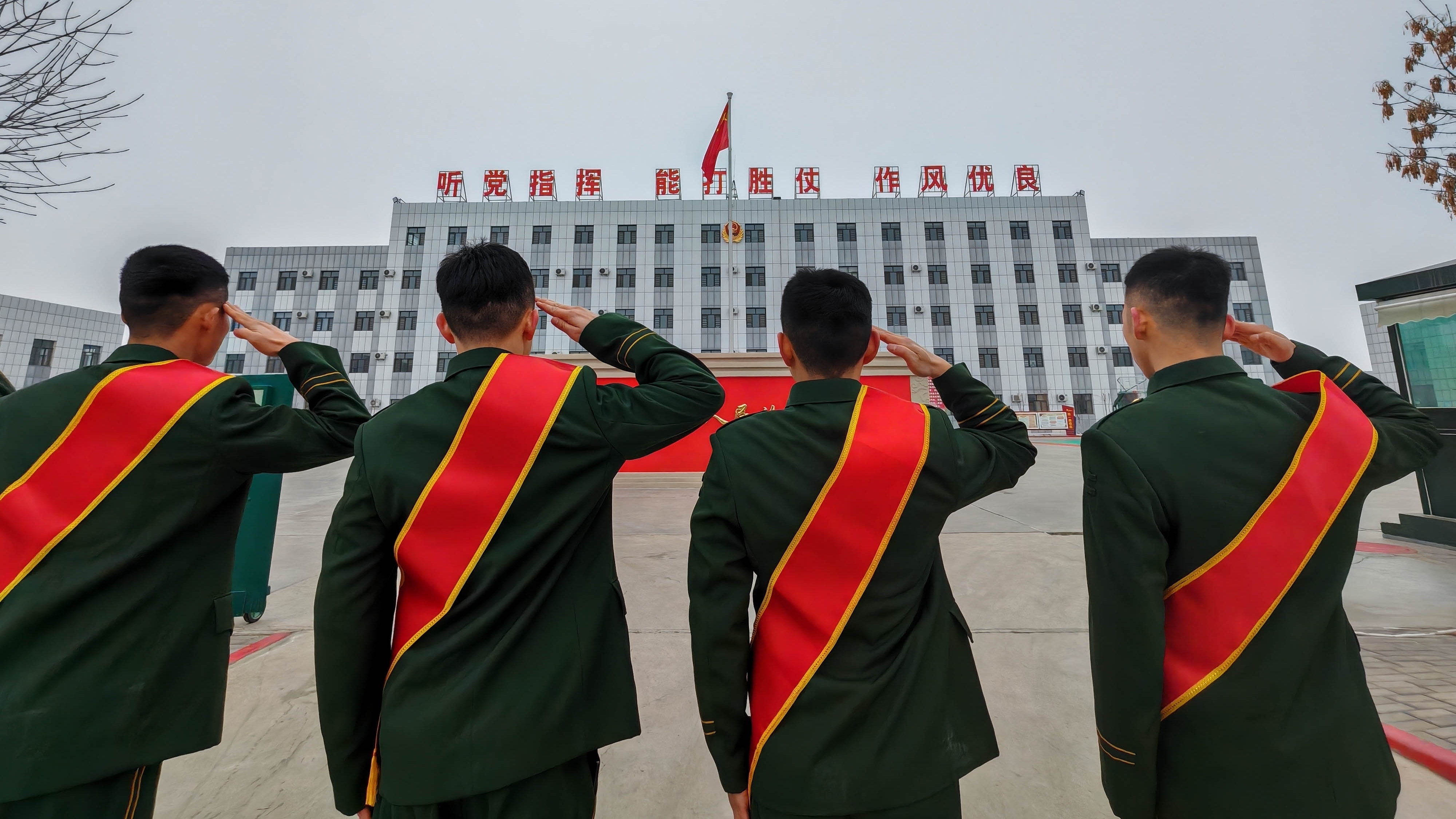 薪火相传,老兵“传帮带”助力新兵启航新征程 薪火相传,老兵“传帮带”助力新兵启航新征程