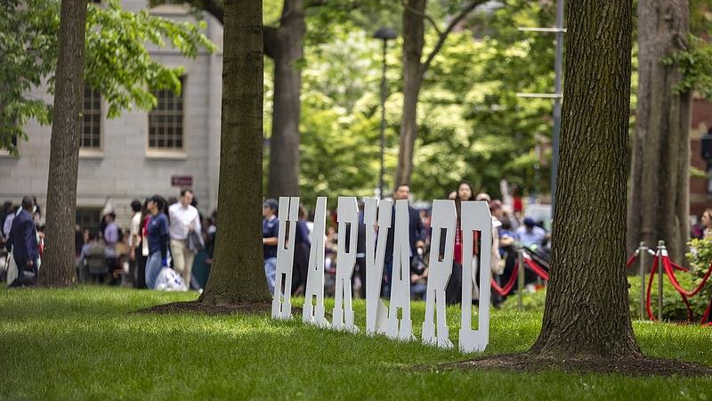 禁招国际生案哈佛再获胜 美政府改立场提出“30天限期” 禁招国际生案哈佛再获胜 美政府改立场提出“30天限期”
