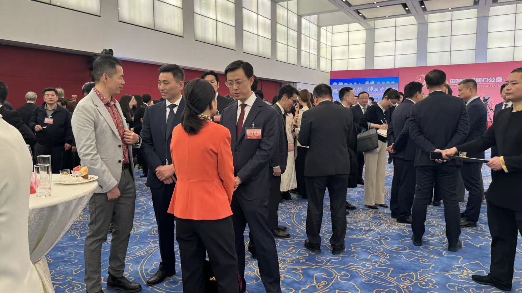 国新办招待会发言人天团浓度超标!500嘉宾为中国韧性点赞 国新办招待会发言人天团浓度超标!500嘉宾为中国韧性点赞