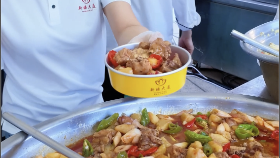 全网求购的新疆“富贵小羊”，现身2026味到京城美食节！