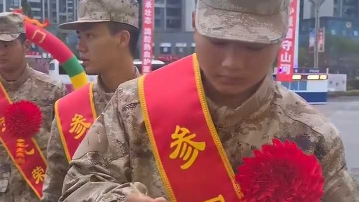 新兵爸爸的饺子，硬生生喂出了一个班的“儿子”