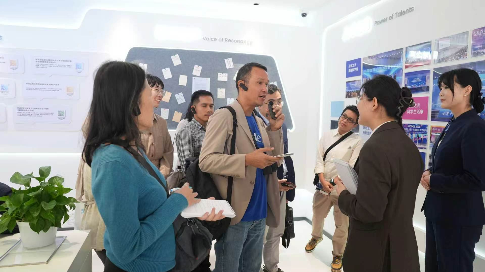 外国记者走进怀柔,感受科学城与国际会都创新开放活力 外国记者走进怀柔,感受科学城与国际会都创新开放活力