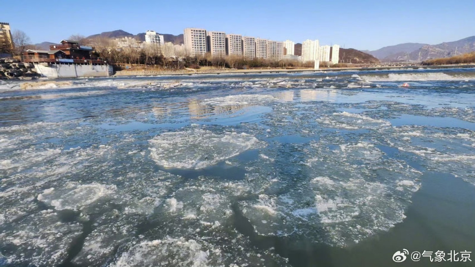 暖意似春日 今天最高气温7℃ 早晚出行注意保暖 暖意似春日 今天最高气温7℃ 早晚出行注意保暖