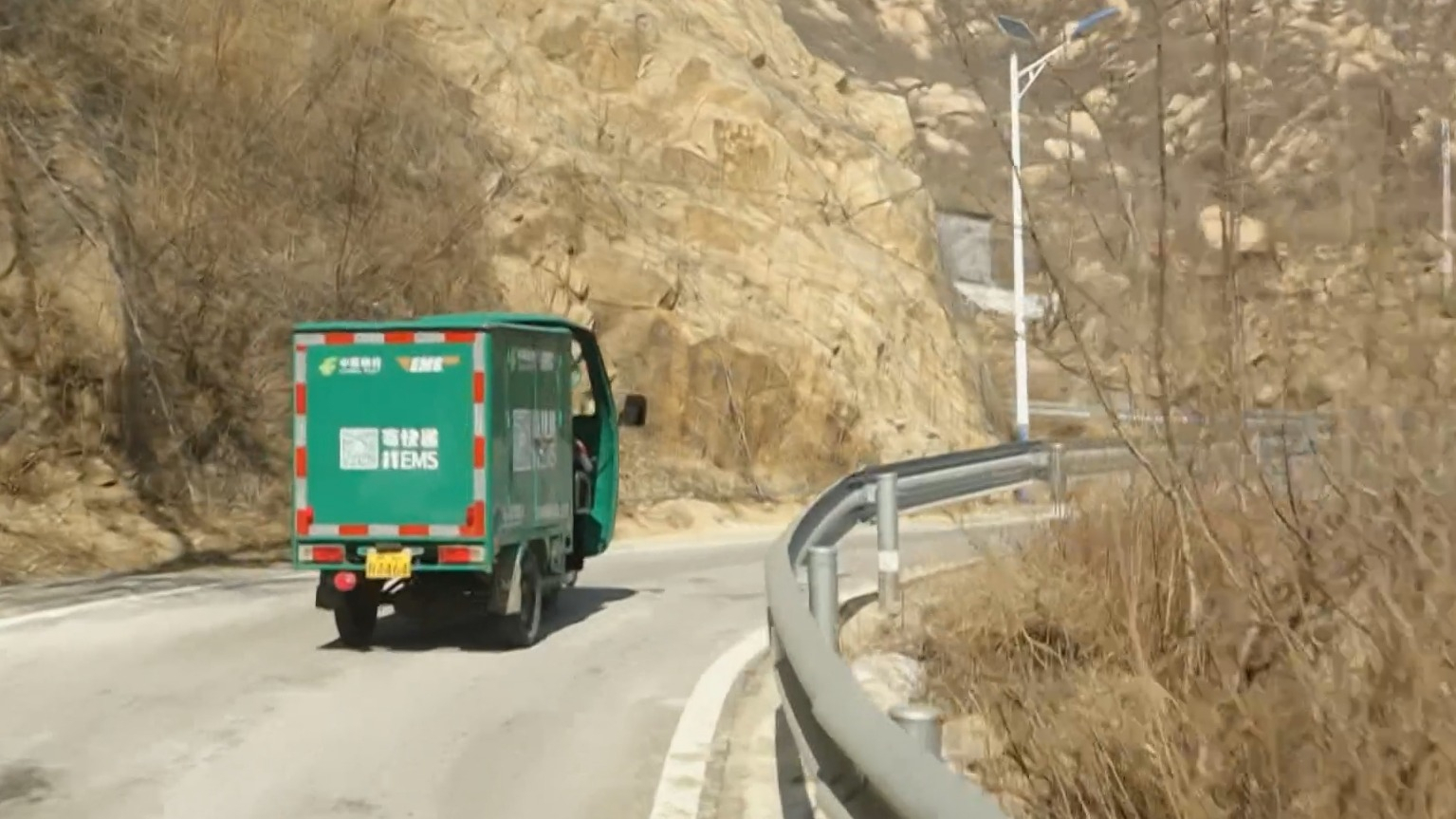 新春走基层丨i人张树江的春节送货路