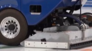 比赛时冰面为何老浇热水?冰场制冰有特殊工艺 比赛时冰面为何老浇热水?冰场制冰有特殊工艺