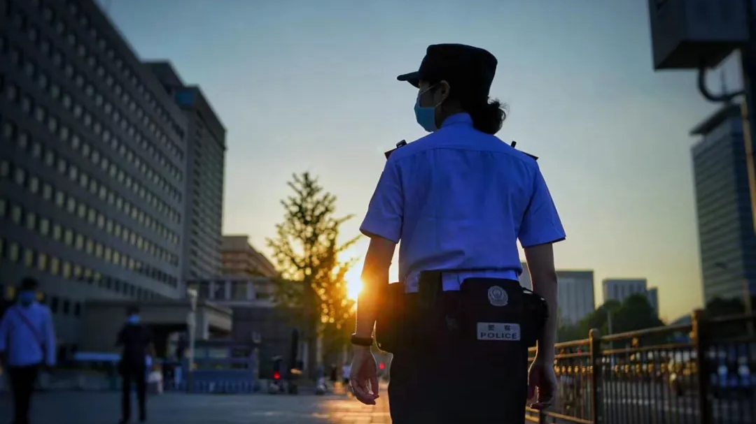 你好，“最美”警花！