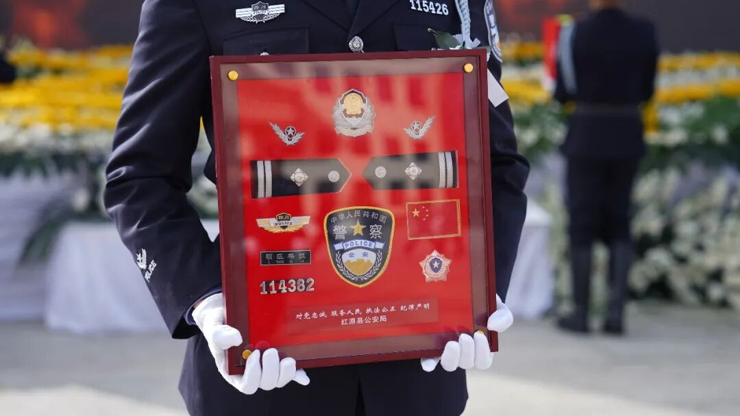 抓捕逃犯时牺牲的37岁民警额旺格拉，警号封存！