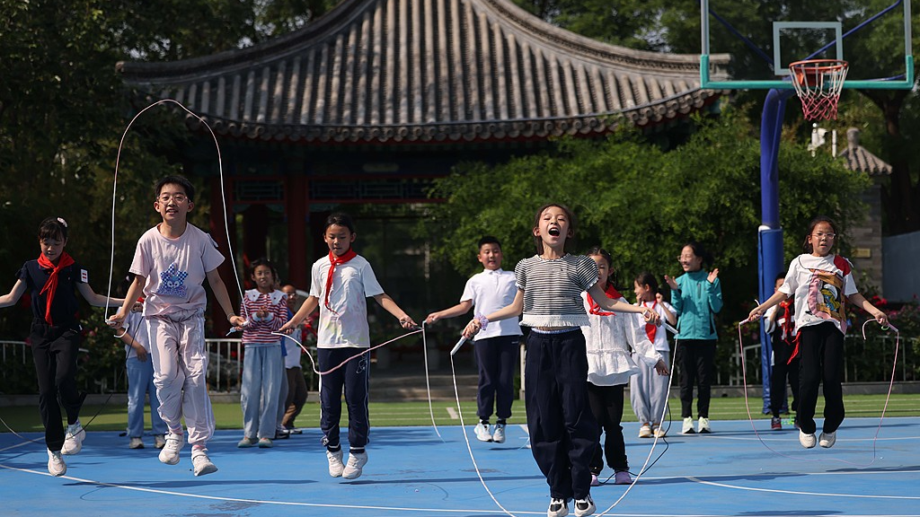 《全球幸福指数报告》发布,社交媒体影响青少年幸福感引关注 《全球幸福指数报告》发布,社交媒体影响青少年幸福感引关注