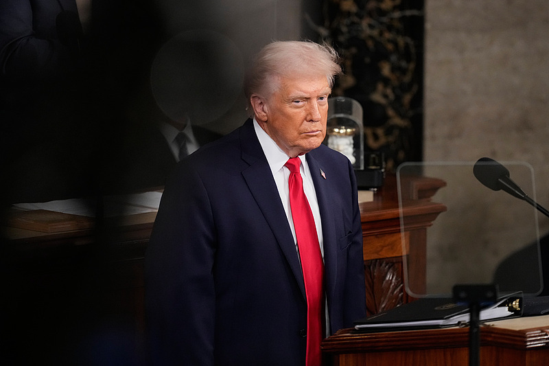 暗示推迟1天 特朗普称7日晚为开放霍尔木兹海峡最后期限