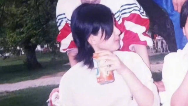 赵丽颖初中同学分享旧照，合照的同学成了大明星