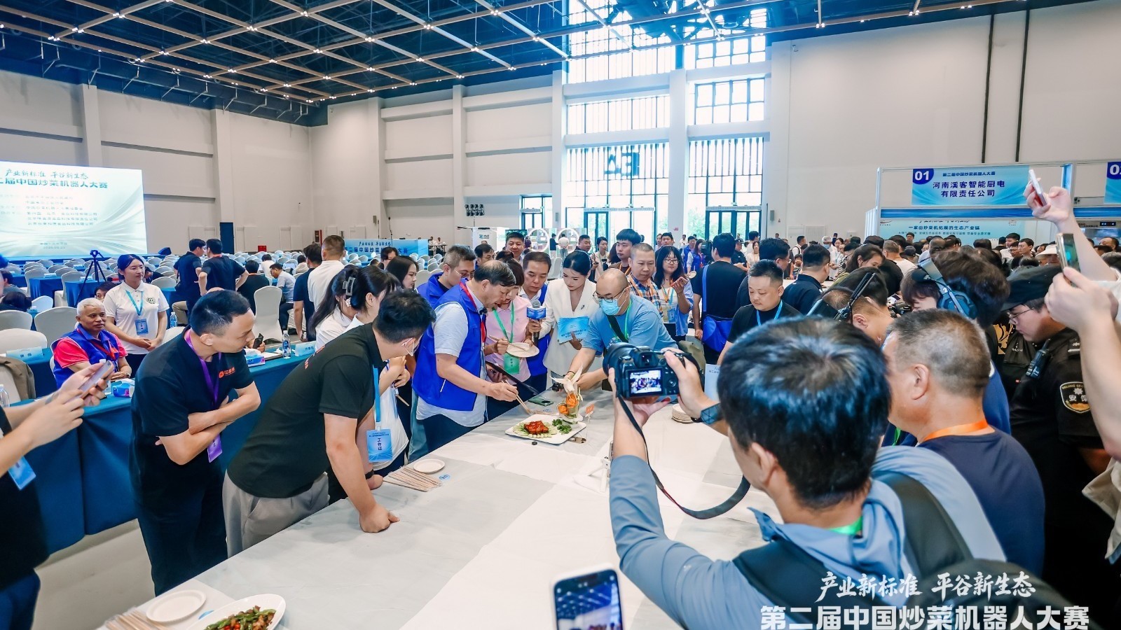 第二届中国炒菜机器人大赛在京举办  “赛事+标准+产业”模式加速智能烹饪产业化