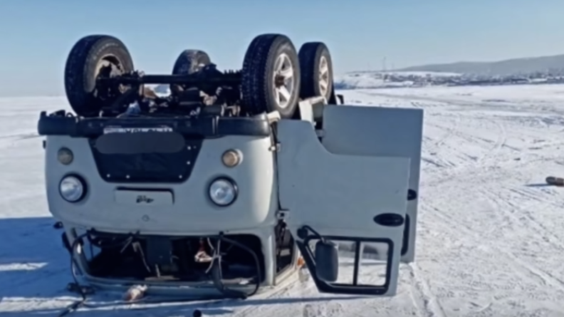 一辆载有中国游客的车辆在贝加尔湖冰面倾覆，致中国公民伤亡