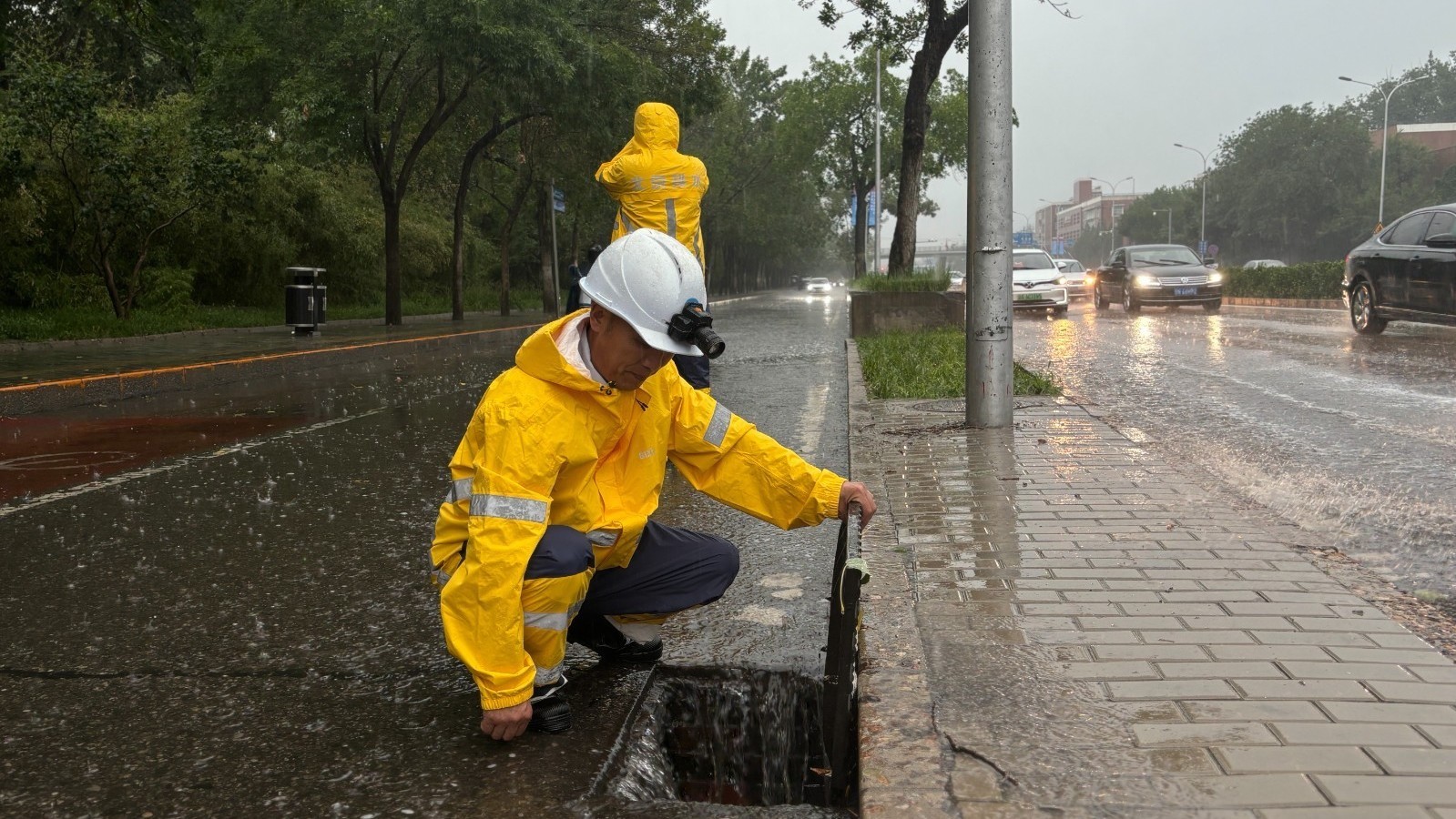 北京排水集团启动四级防汛响应 全力应对强降雨天气 北京排水集团启动四级防汛响应 全力应对强降雨天气