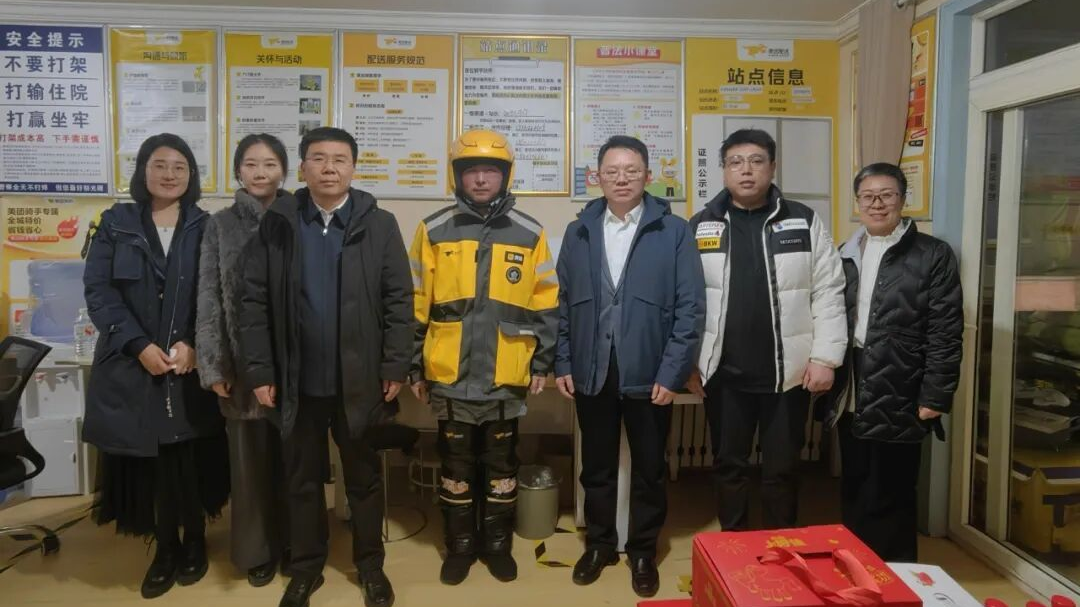 刚来京10天，这座城已记住了他的名字！跳河救人的骑手获得奖励金