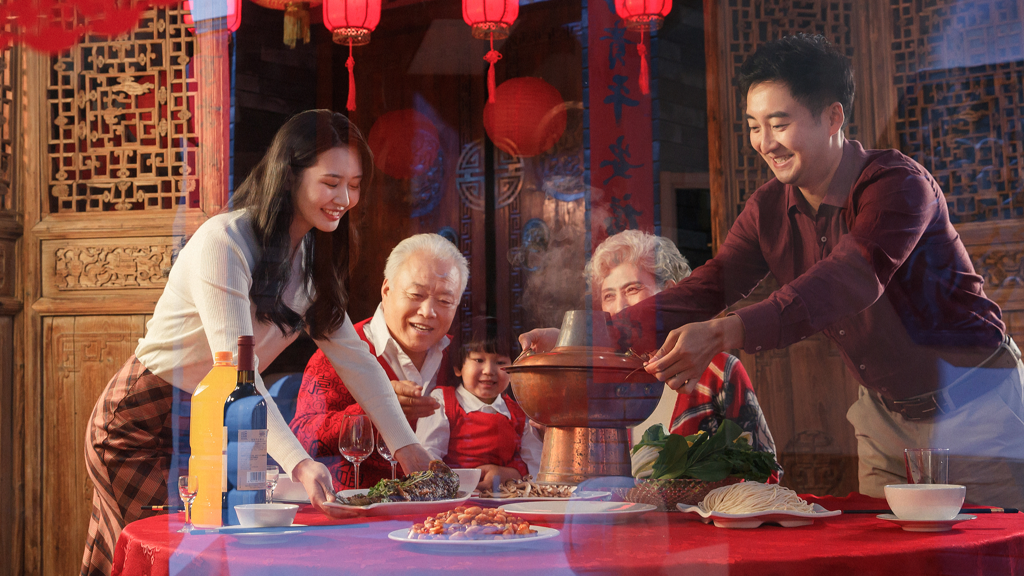 旅游过年、科技年俗，今年春节都有哪些新图景？