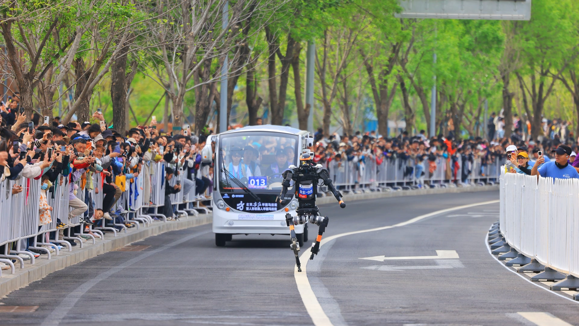 北京为什么执着于让人形机器人跑马拉松？答案来了！