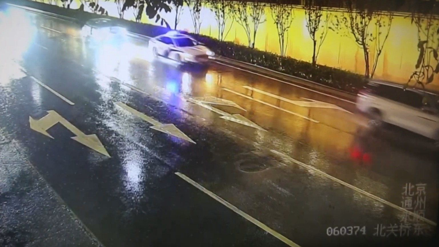 京华好风气丨幼童误吞电池 民警紧急开道 京华好风气丨幼童误吞电池 民警紧急开道