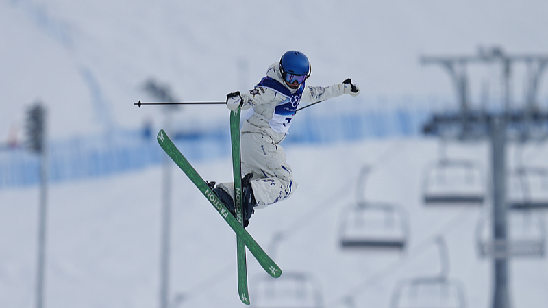 “中国风”满满 谷爱凌介绍自己的冬奥会比赛服 “中国风”满满 谷爱凌介绍自己的冬奥会比赛服