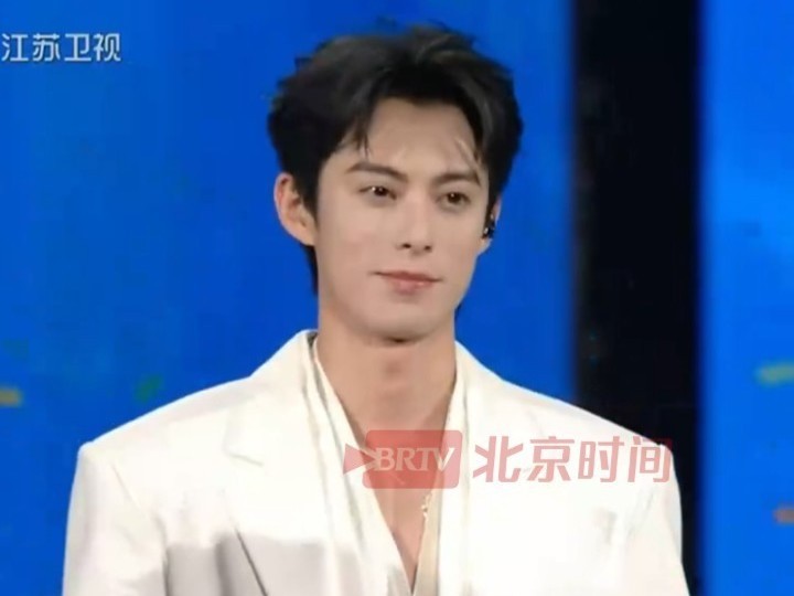 王鹤棣退场时 粉丝喊着“你最棒” 王鹤棣退场时 粉丝喊着“你最棒”