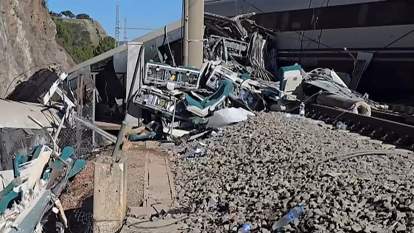 西班牙列车脱轨后相撞 已致40人死亡37人失踪