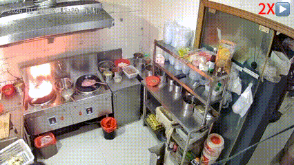 油锅起火盖锅盖，为何火更大了？警惕这些厨房灭火误区