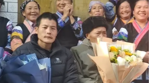 “刀疤哥”回家！贵州乡亲们拉横幅送花热情迎接