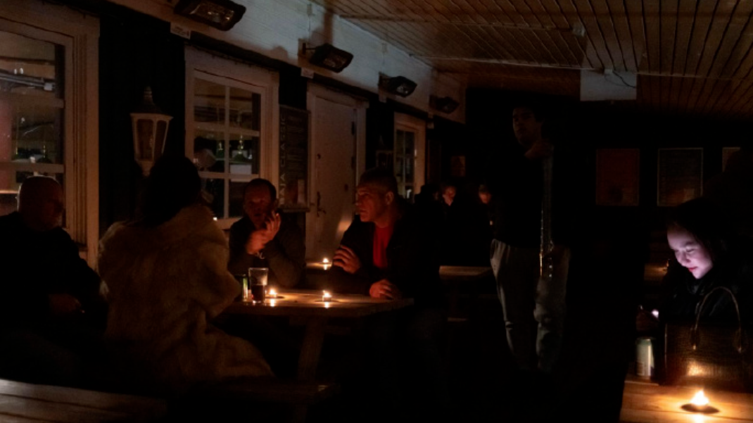 突发：格陵兰岛首府“陷入一片漆黑”