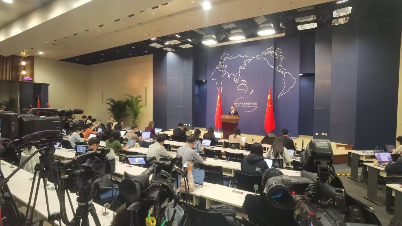 外交部：我们对今天凌晨印度的军事行动表示遗憾