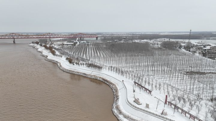 黄河济南段出现本年度首次流凌 黄河济南段出现本年度首次流凌