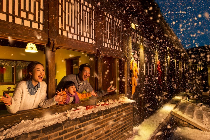 2024年12月31日，古北水镇实行免门票入场啦！凭身份证实名登记即可免费进入，在长城落日下告别2024，在夜空中无人机的倒计时下迎接2025的到来。