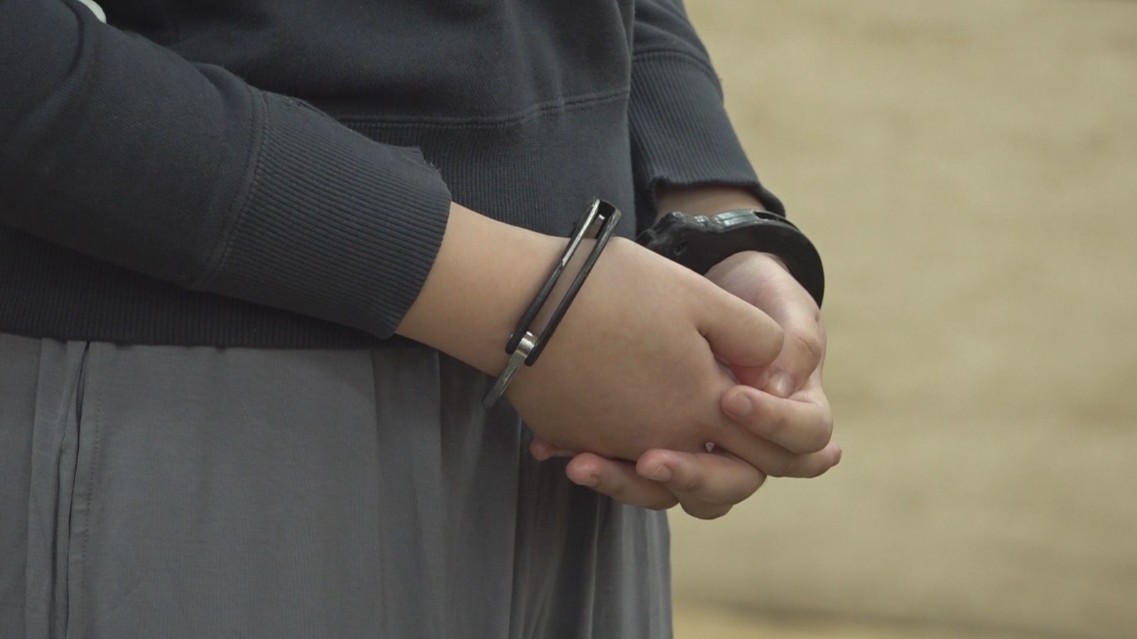 拿真身份证作案 19岁女孩诈骗19人