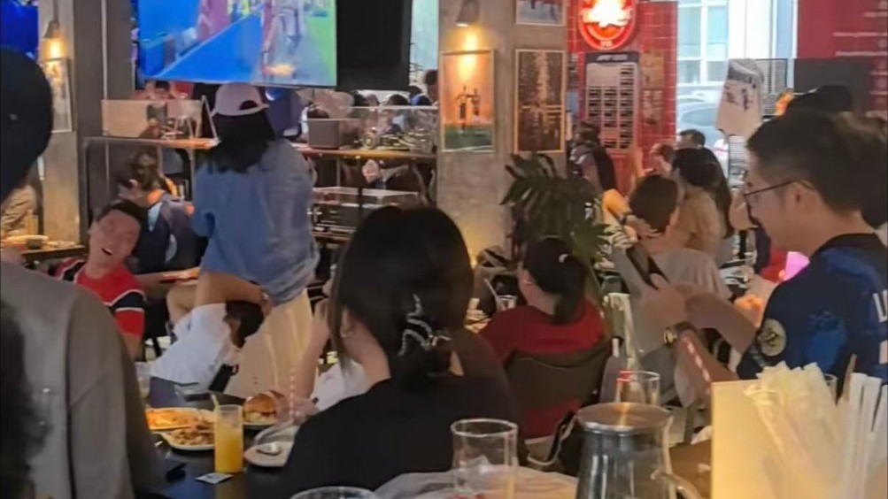 世界杯黑马佛得角再进一球，两度追平卫冕冠军阿根廷，簋街餐厅变身球迷欢乐海洋