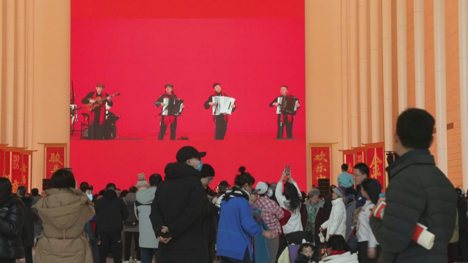“京”彩中国年丨万马奔腾 福启庙会 京华年韵扑面来 “京”彩中国年丨万马奔腾 福启庙会 京华年韵扑面来