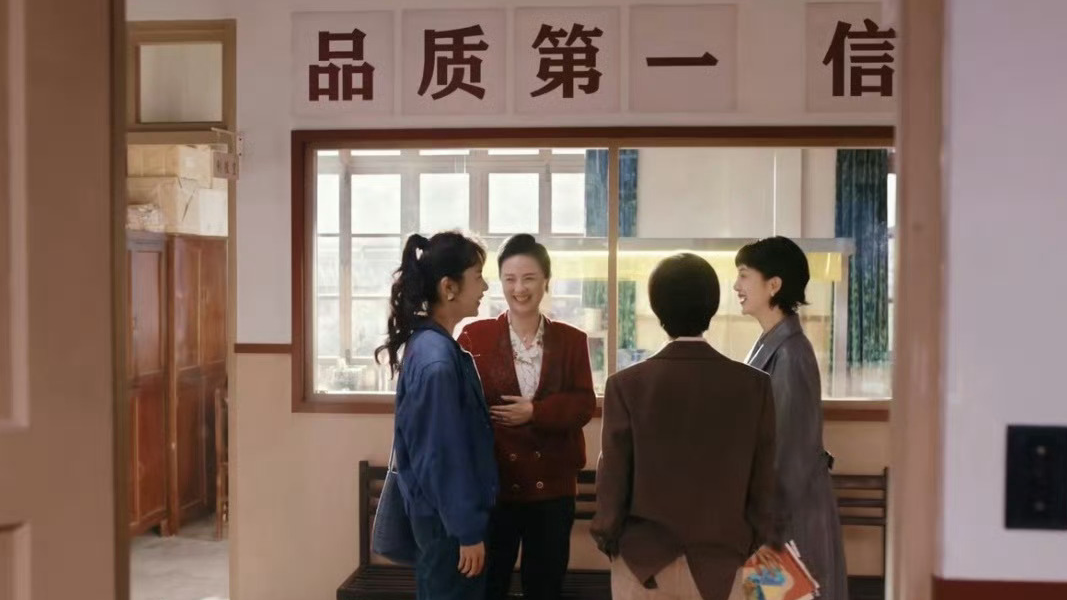 赵丽颖发文告别李秋萍：温暖的，有力量的，秋萍和她们，彼此照耀