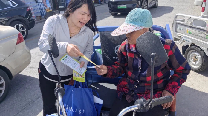 守护群众安全！昌平区流村镇禁毒普法宣传走进水屯市场