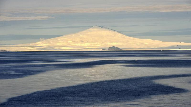 我国科学家建立首份南极“冰下火山”的“身份档案” 我国科学家建立首份南极“冰下火山”的“身份档案”