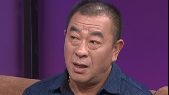 60岁北京大叔，凌晨三点先去遛狗